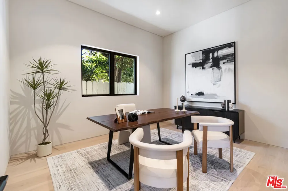 15721 Addison Street Encino, CA 91436