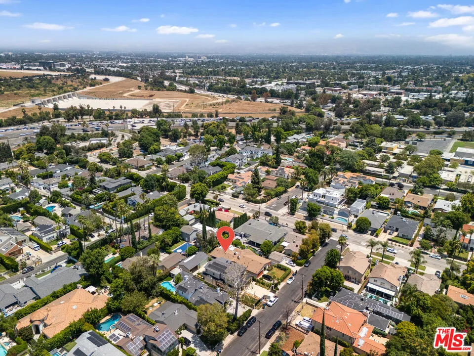 15721 Addison Street Encino, CA 91436