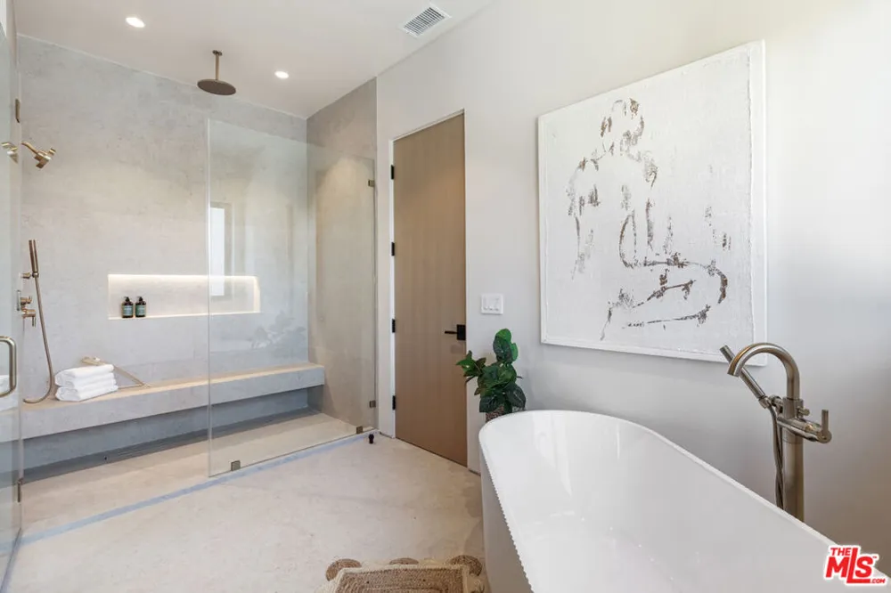 15721 Addison Street Encino, CA 91436