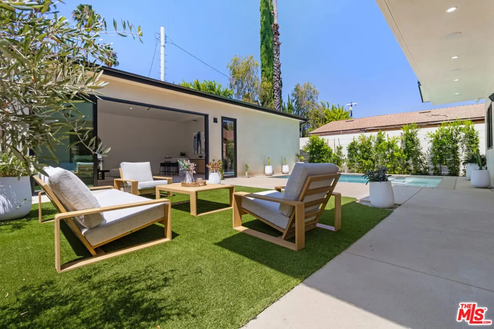 15721 Addison Street Encino, CA 91436