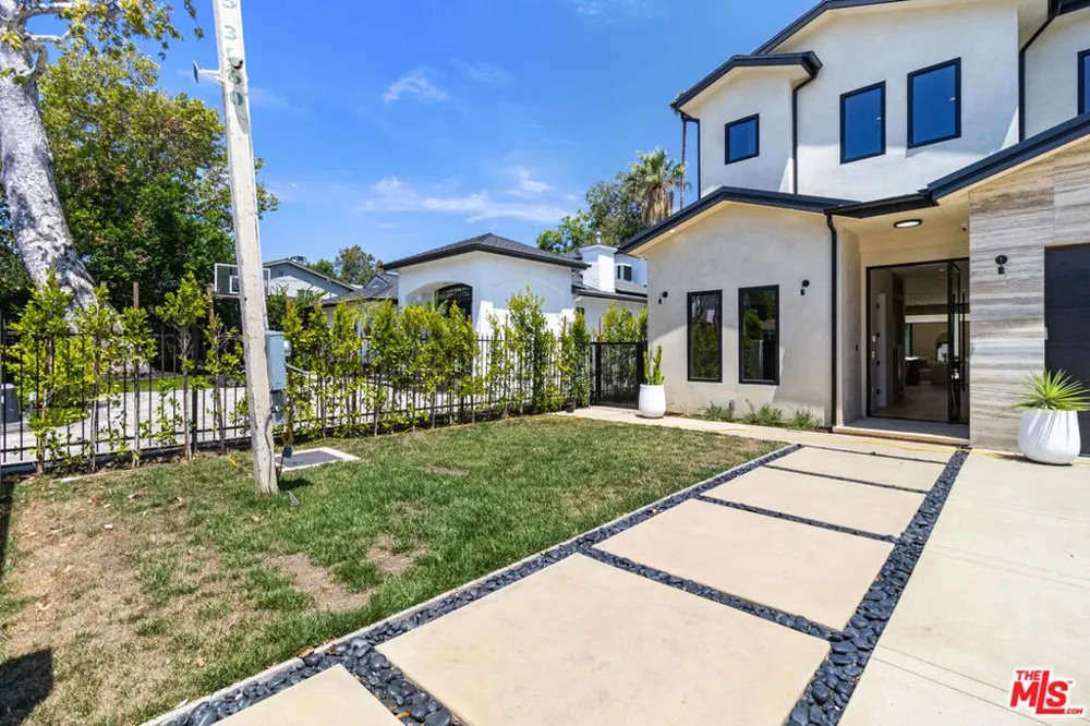 15721 Addison Street Encino, CA 91436