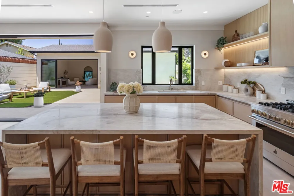 15721 Addison Street Encino, CA 91436