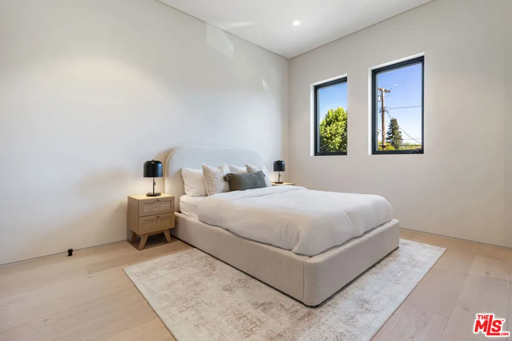 15721 Addison Street Encino, CA 91436