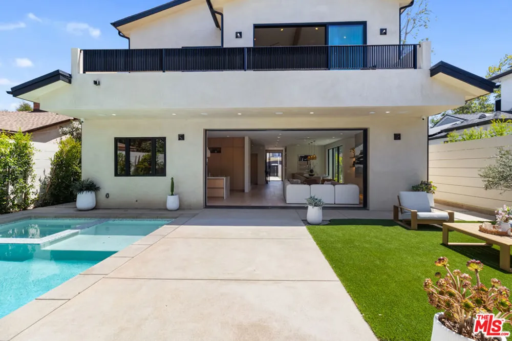 15721 Addison Street Encino, CA 91436