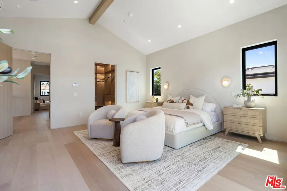 15721 Addison Street Encino, CA 91436