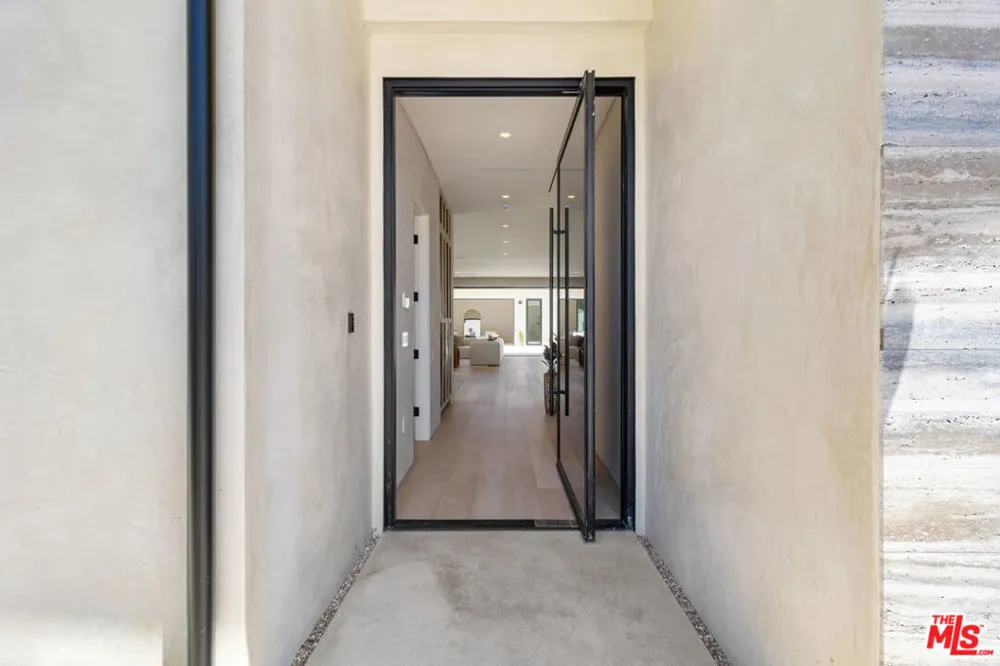 15721 Addison Street Encino, CA 91436