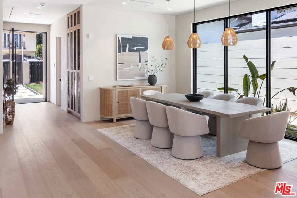 15721 Addison Street Encino, CA 91436