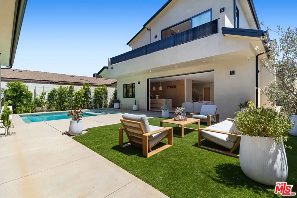 15721 Addison Street Encino, CA 91436