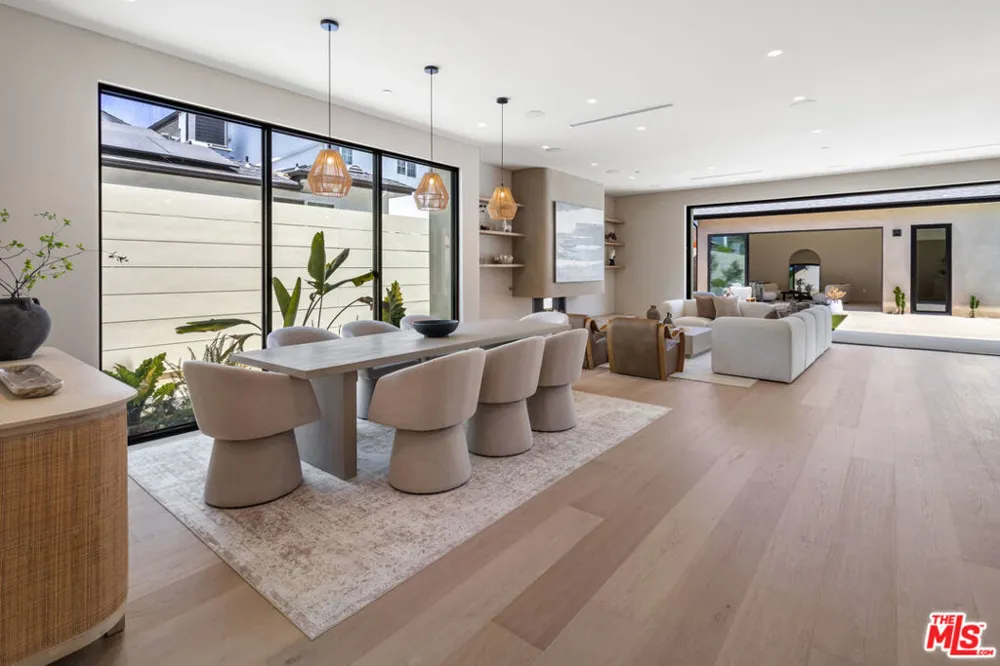 15721 Addison Street Encino, CA 91436
