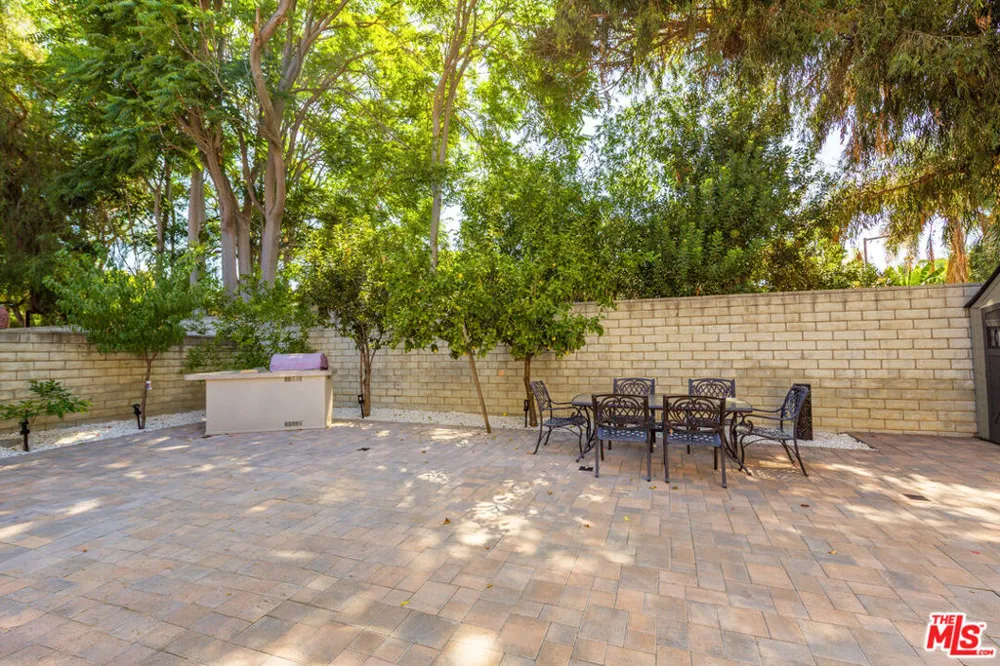 5711 Aura Tarzana, CA 91356