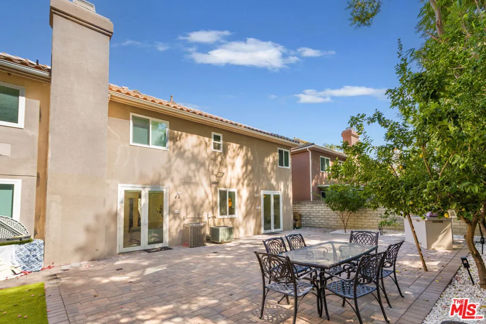 5711 Aura Tarzana, CA 91356