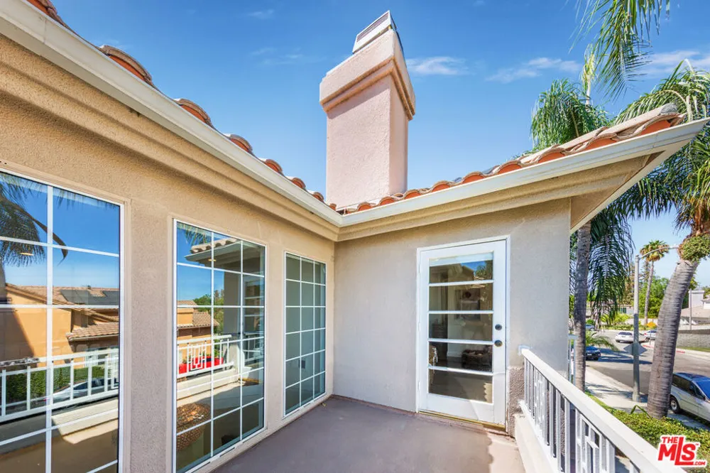 5711 Aura Tarzana, CA 91356