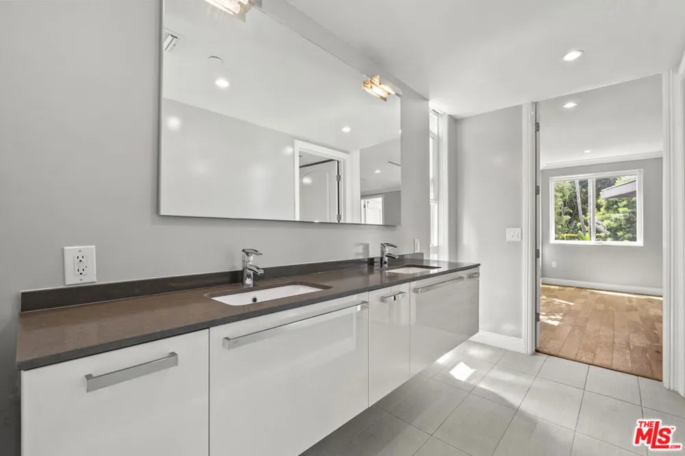1283 Havenhurst Drive #101 West Hollywood, CA 90046
