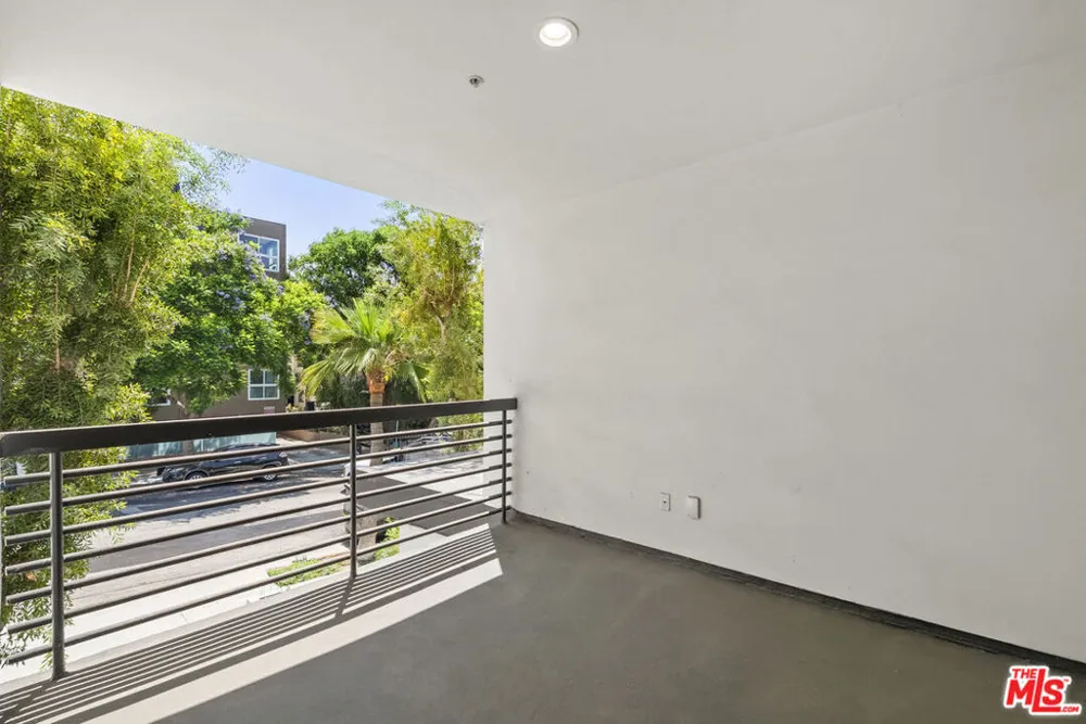 1283 Havenhurst Drive #101 West Hollywood, CA 90046