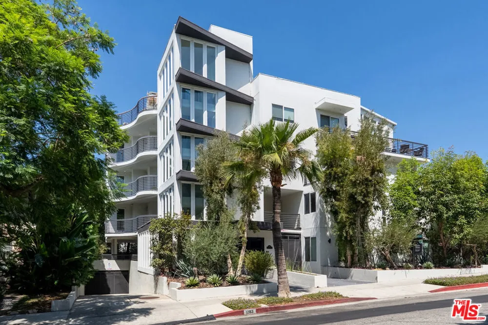1283 Havenhurst Drive #101 West Hollywood, CA 90046