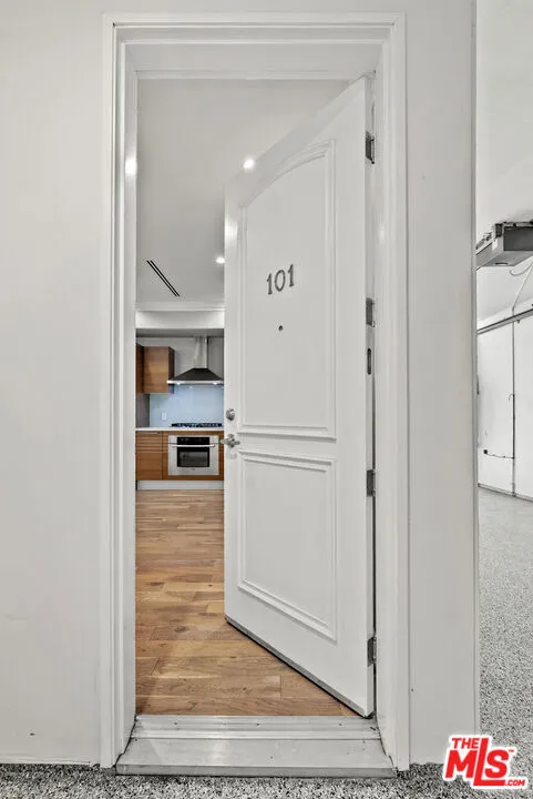1283 Havenhurst Drive #101 West Hollywood, CA 90046