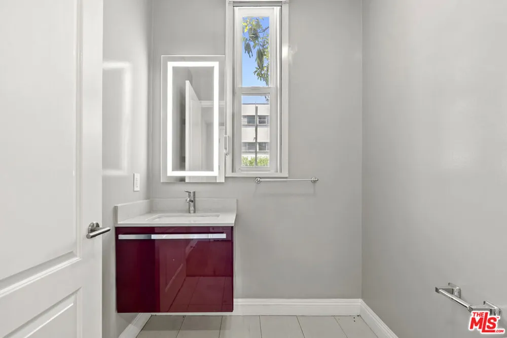 1283 Havenhurst Drive #101 West Hollywood, CA 90046