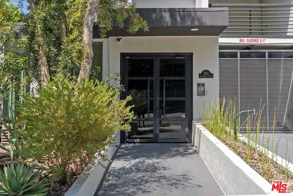 1283 Havenhurst Drive #101 West Hollywood, CA 90046