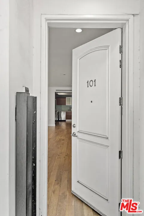 1283 Havenhurst Drive #101 West Hollywood, CA 90046