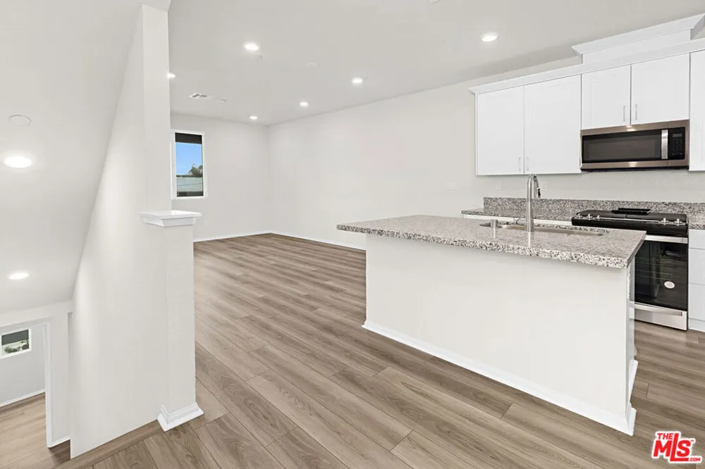 220 Lockhart Way West Covina, CA 91790