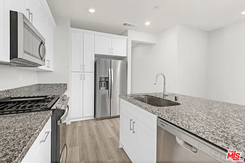 220 Lockhart Way West Covina, CA 91790