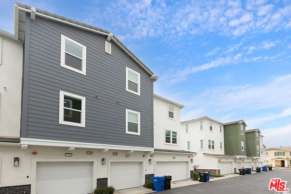 220 Lockhart Way West Covina, CA 91790