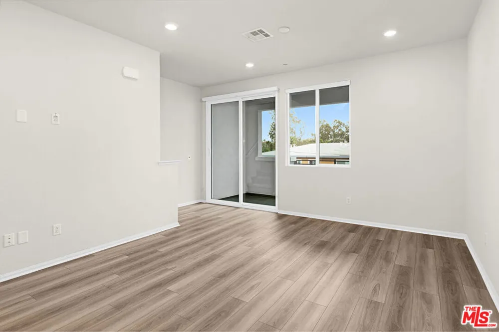 220 Lockhart Way West Covina, CA 91790
