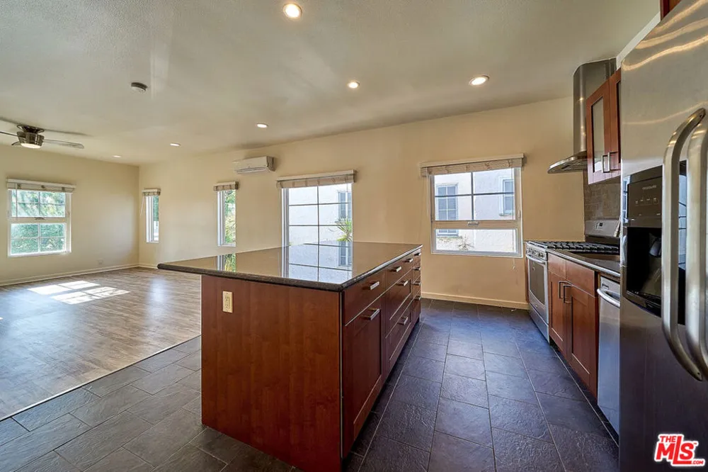 614 Genesee Avenue Los Angeles, CA 90036