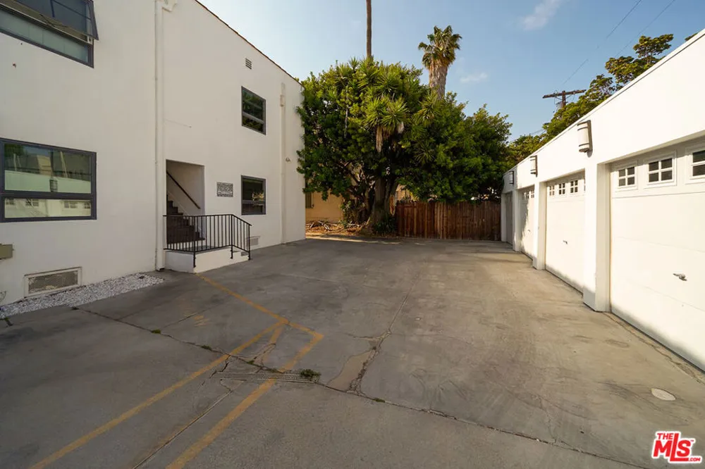 614 Genesee Avenue Los Angeles, CA 90036