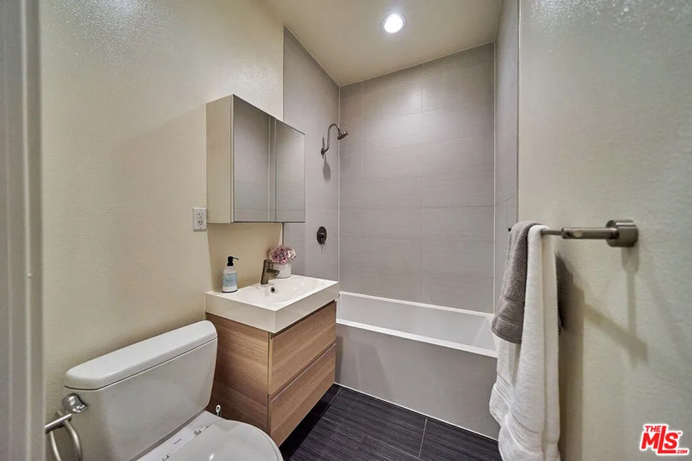 614 Genesee Avenue Los Angeles, CA 90036