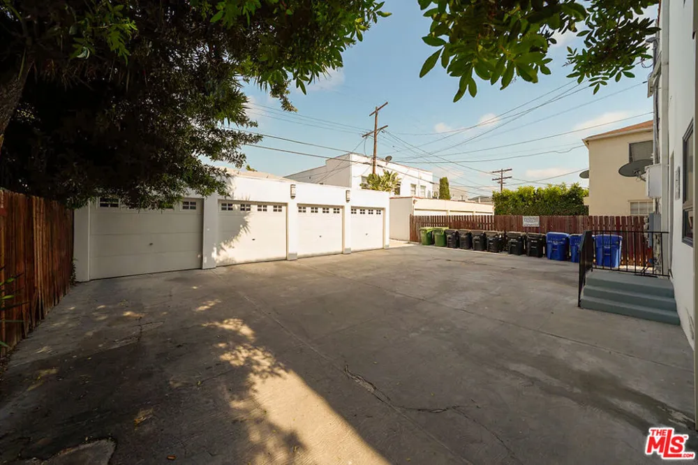 614 Genesee Avenue Los Angeles, CA 90036