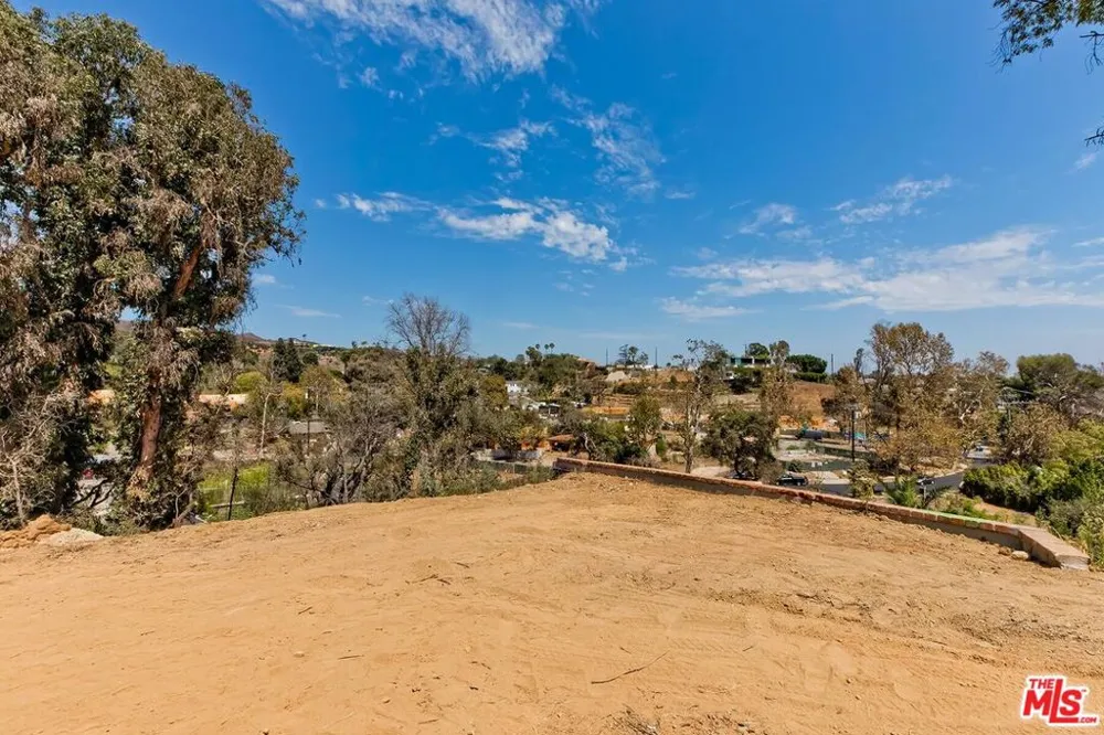 16503 Las Casas Place Los Angeles, CA 90272