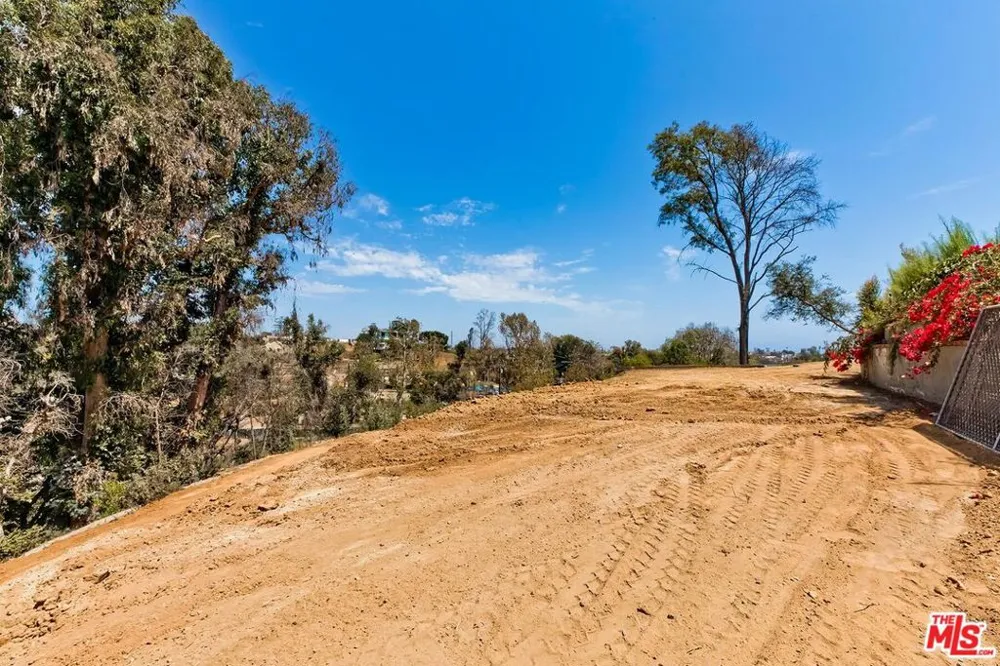 16503 Las Casas Place Los Angeles, CA 90272