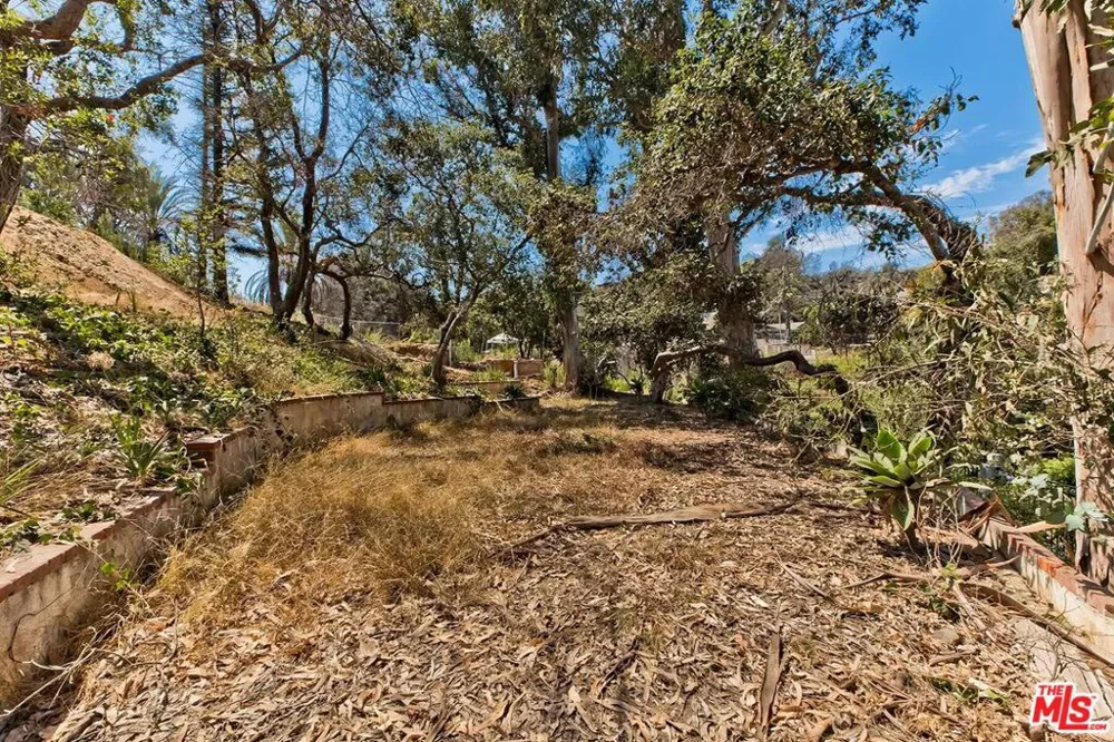 16503 Las Casas Place Los Angeles, CA 90272