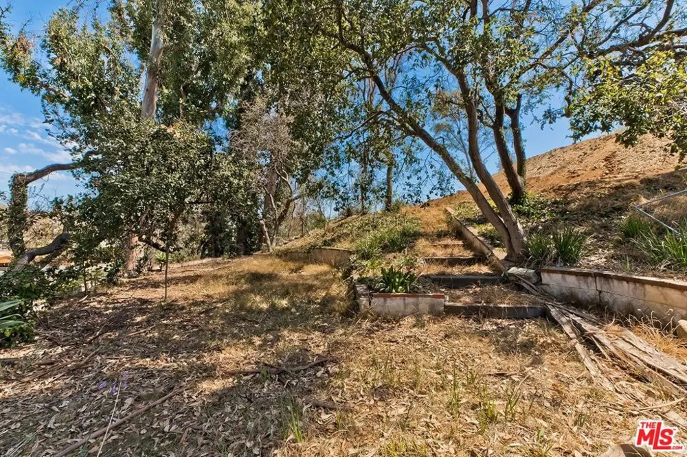 16503 Las Casas Place Los Angeles, CA 90272