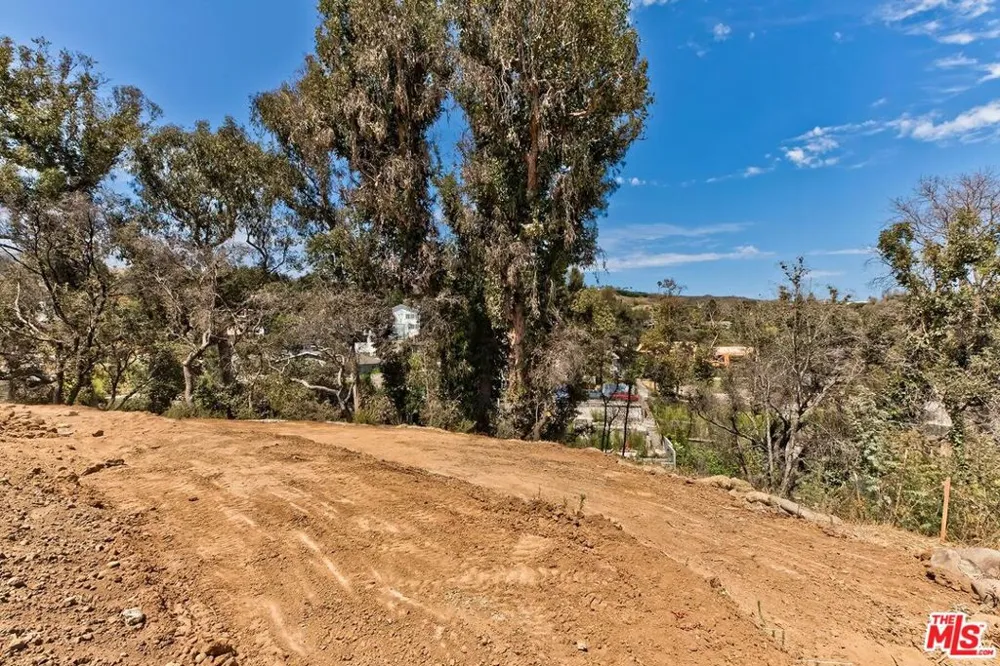 16503 Las Casas Place Los Angeles, CA 90272