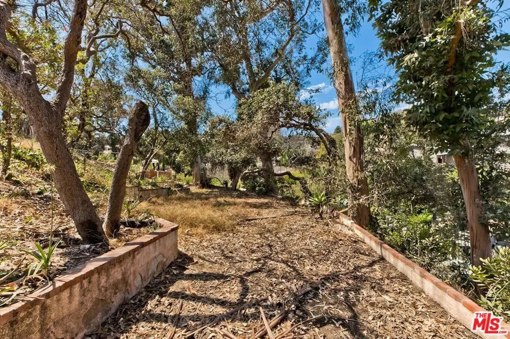 16503 Las Casas Place Los Angeles, CA 90272