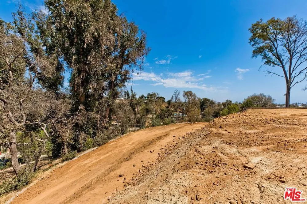 16503 Las Casas Place Los Angeles, CA 90272