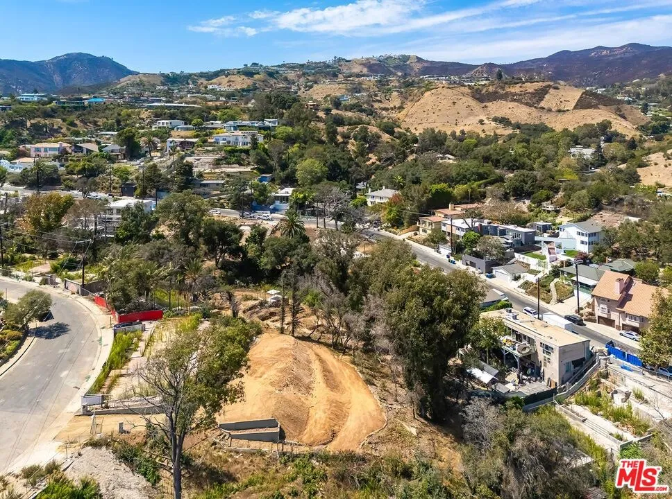 16503 Las Casas Place Los Angeles, CA 90272