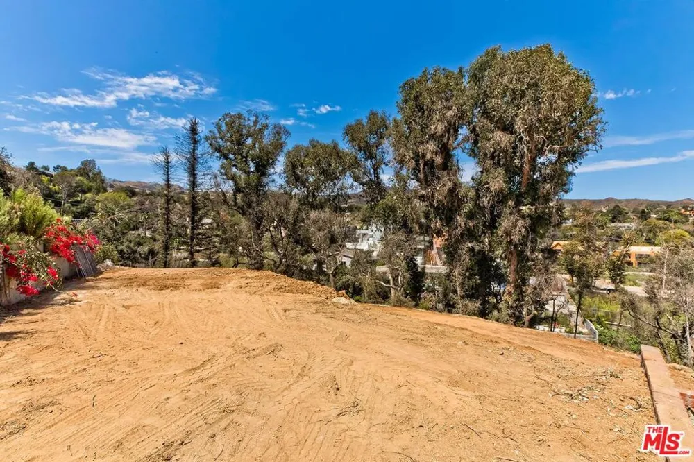 16503 Las Casas Place Los Angeles, CA 90272