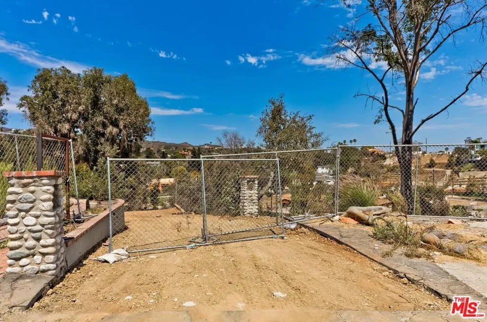 16503 Las Casas Place Los Angeles, CA 90272