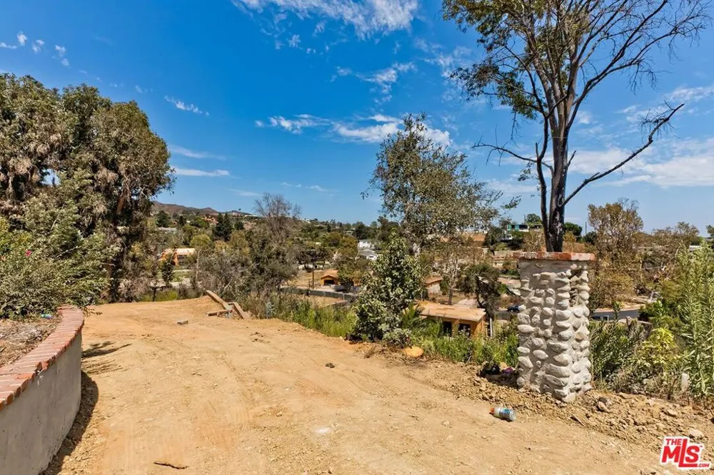 16503 Las Casas Place Los Angeles, CA 90272