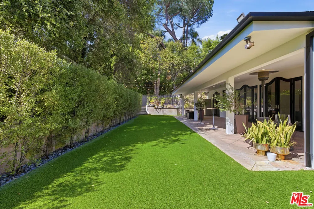 999 Casiano Road Los Angeles, CA 90049