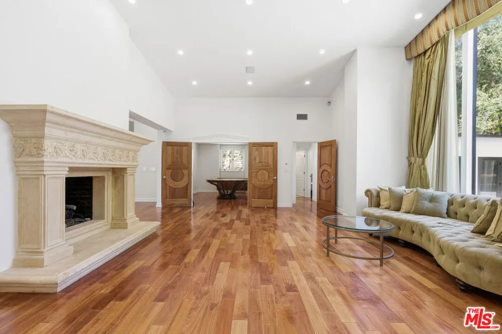 999 Casiano Road Los Angeles, CA 90049