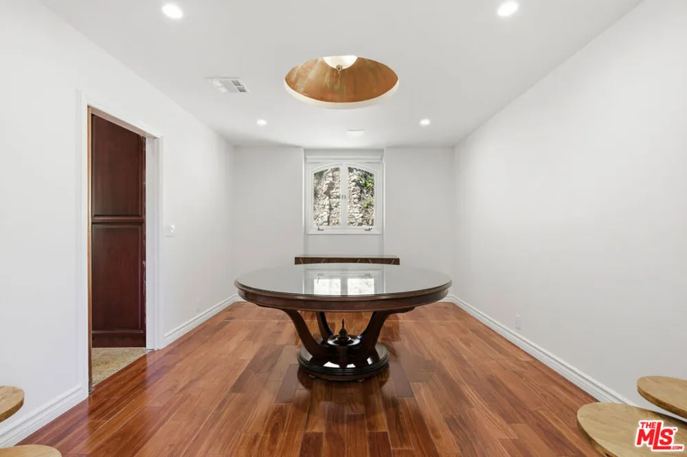 999 Casiano Road Los Angeles, CA 90049