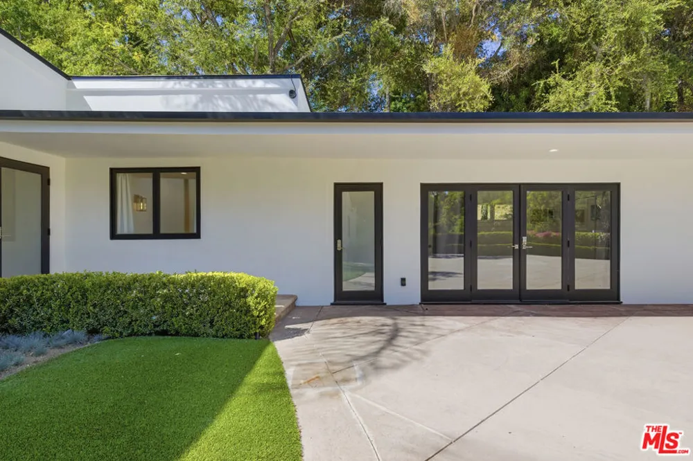 999 Casiano Road Los Angeles, CA 90049