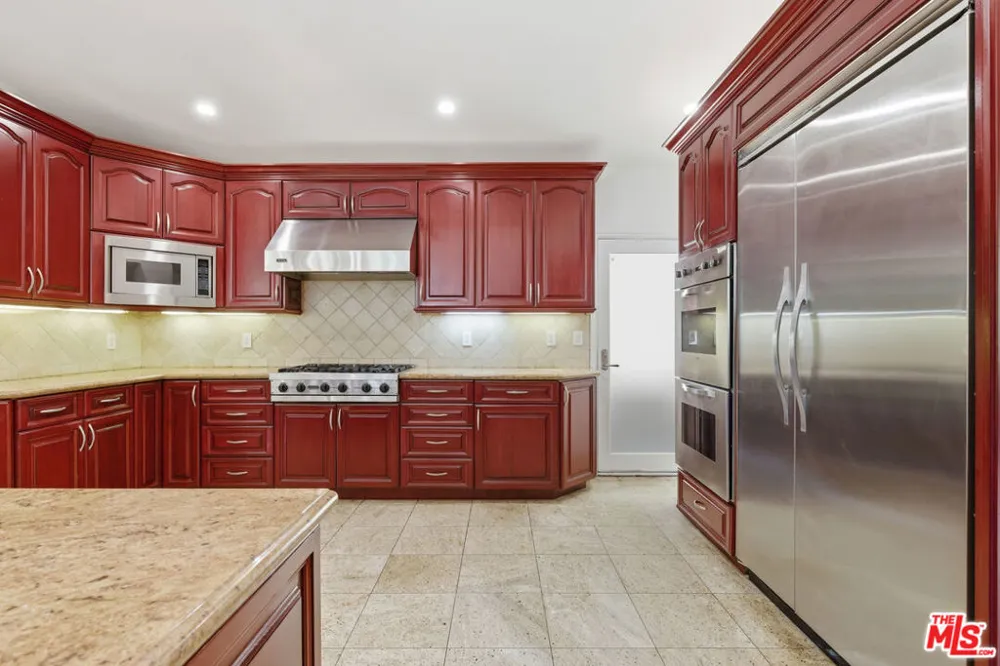 999 Casiano Road Los Angeles, CA 90049