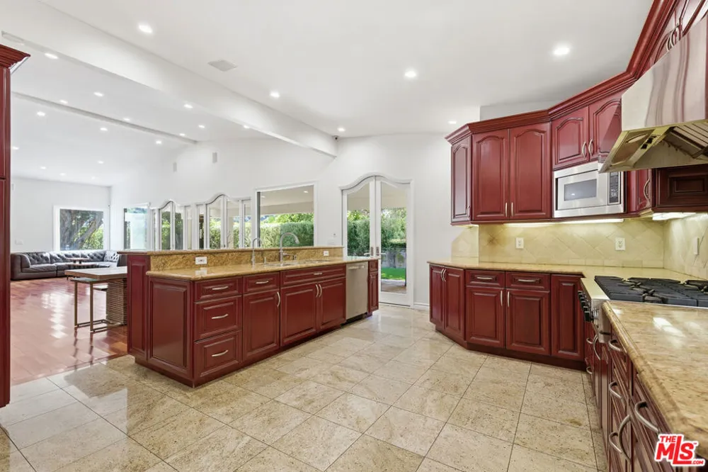 999 Casiano Road Los Angeles, CA 90049