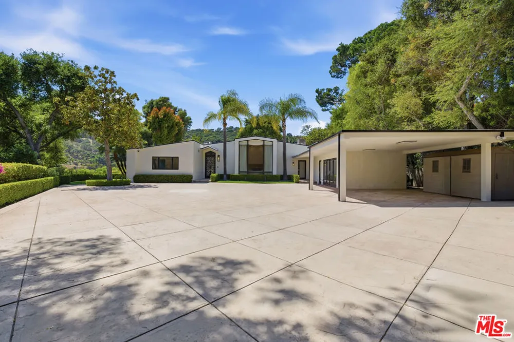 999 Casiano Road Los Angeles, CA 90049