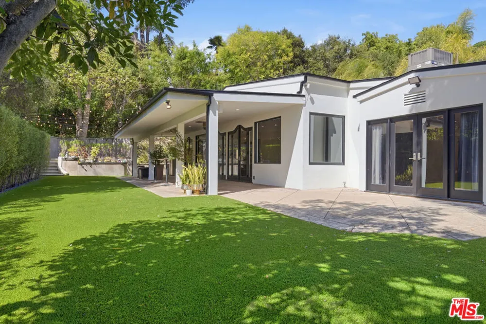 999 Casiano Road Los Angeles, CA 90049